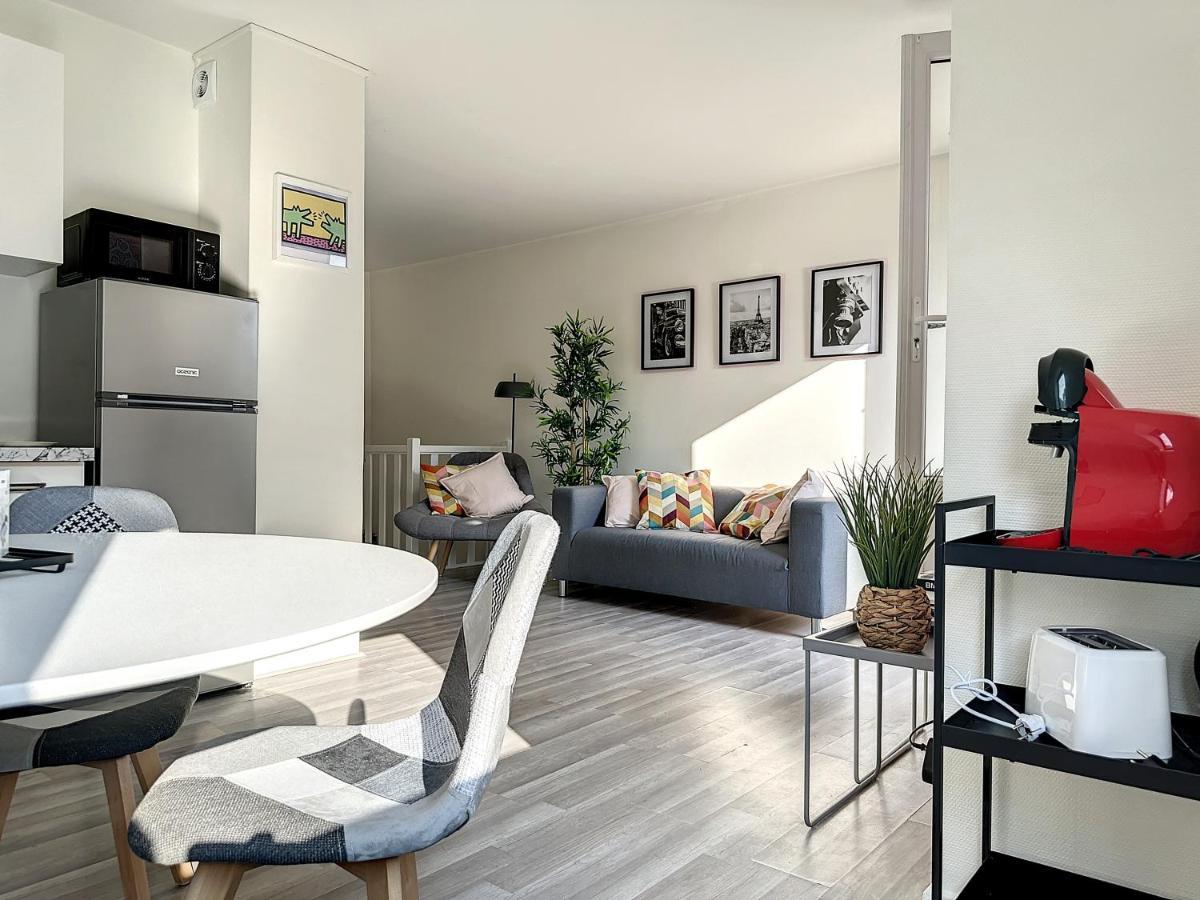 Charmant Appartement Avec Terrasse Parking Ispagnac Buitenkant foto