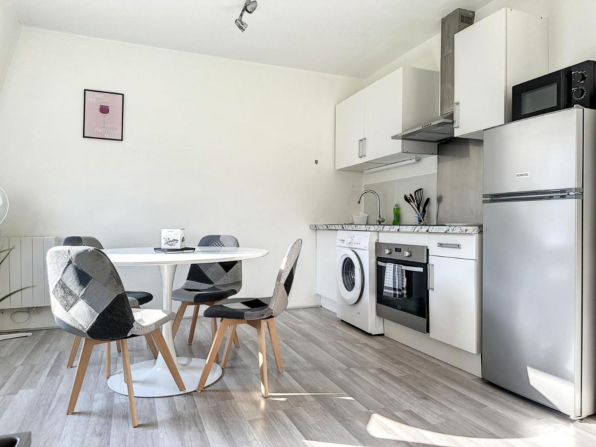 Charmant Appartement Avec Terrasse Parking Ispagnac Buitenkant foto