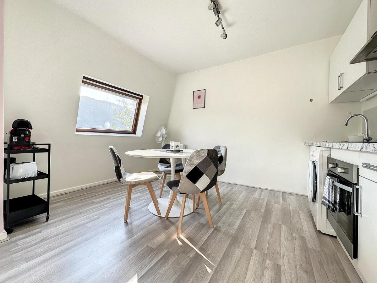 Charmant Appartement Avec Terrasse Parking Ispagnac Buitenkant foto