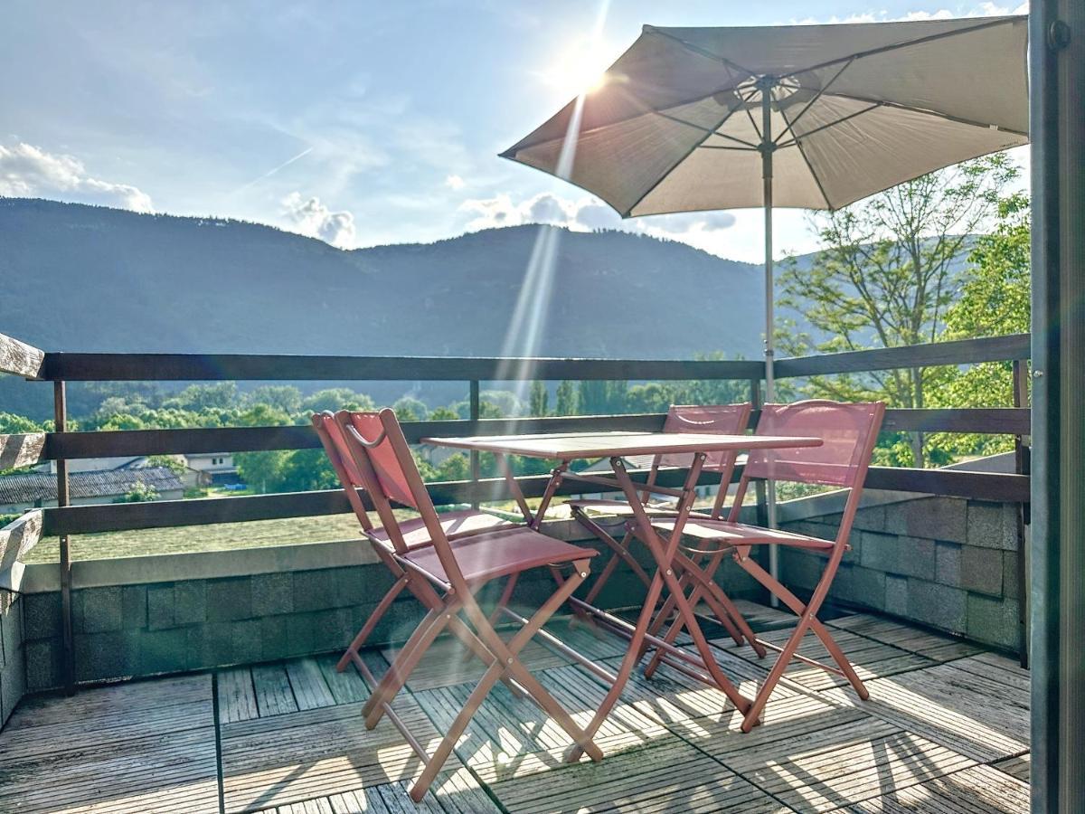 Charmant Appartement Avec Terrasse Parking Ispagnac Buitenkant foto