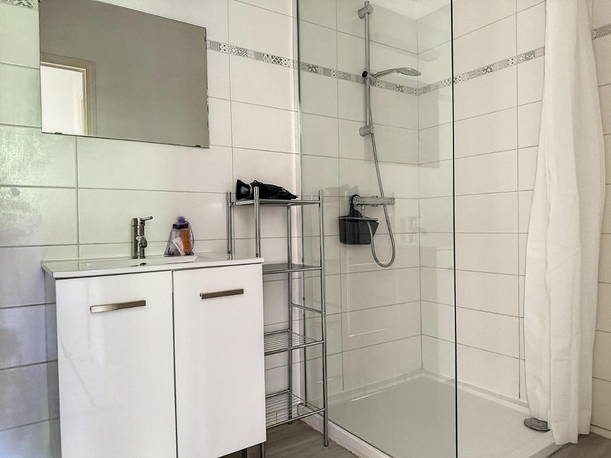 Charmant Appartement Avec Terrasse Parking Ispagnac Buitenkant foto