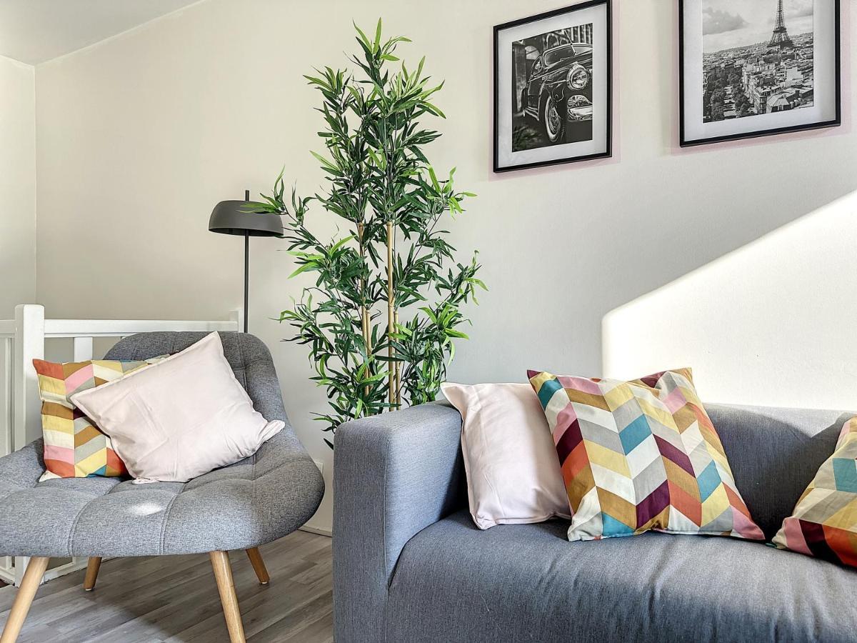 Charmant Appartement Avec Terrasse Parking Ispagnac Buitenkant foto